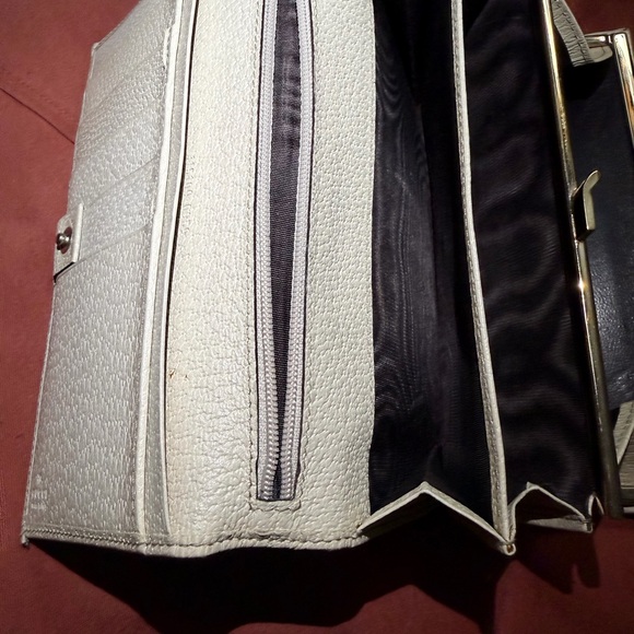 Gucci tan and brown Monogram Wallet - Picture 10 of 12